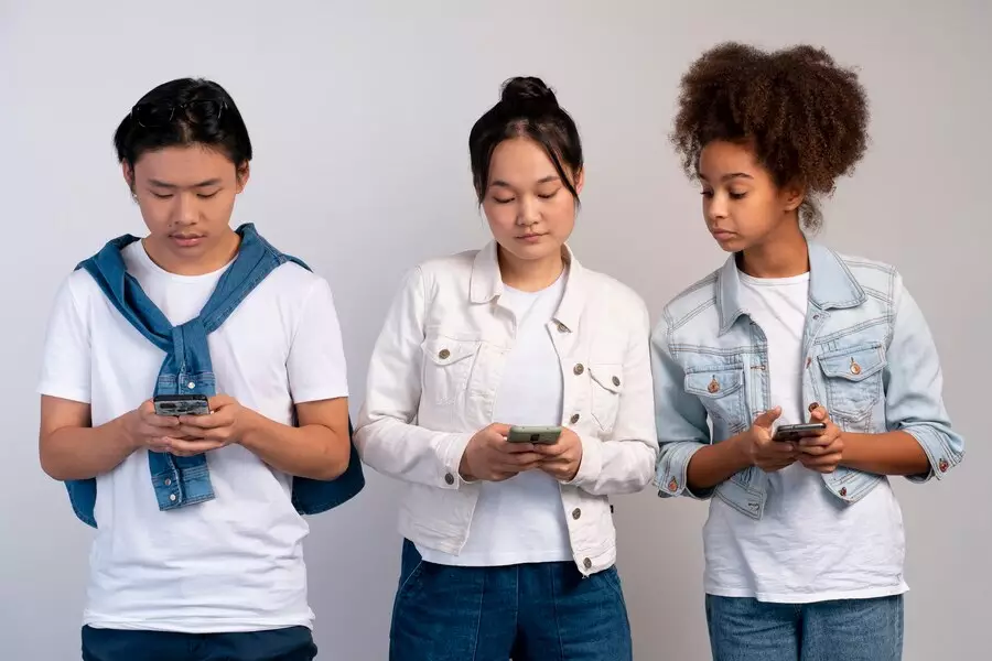 Sosial Media Modern: Kebebasan Digital atau Perangkap Mental?